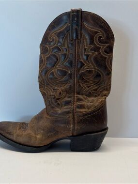 Laredo women’s Brown distressed Leather Western Heeled Boot size 8.5 M